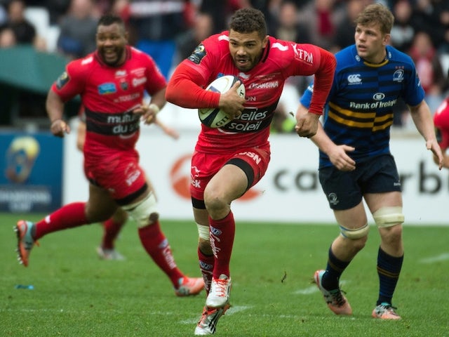 Toulon's winger Bryan Habana (C) runs to score a try during the European Champions Cup rugby union semi final match between Toulon and Leinster on April 19, 2015