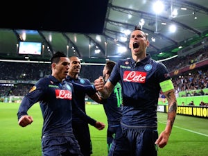 Napoli's Slovakian midfielder Marek Hamsik (R) celebrates after scoring his team's second goal with his team-mates during the UEFA Europa League first-leg quarter-final football match on April 16, 2015