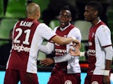 Metz's Guinean midfielder Bouna Saar celebrates with teammates after scoring during the French L1 football match between Metz and Lens on April 18, 2015