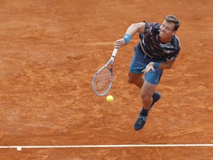 Berdych eases past Monfils