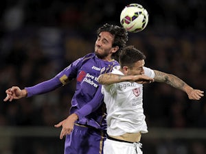 Alberto Aquilani of ACF Fiorentina battles for the ball with Leandro Greco of Hellas Verona FC during the Serie A match between ACF Fiorentina and Hellas Verona FC at Stadio Artemio Franchi on April 20, 2015