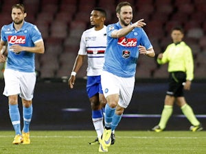 Napoli's French-Argentinian forward Gonzalo Higuain (R) celebrates after scoring a goal during the Italian Serie A football match between SSC Napoli and UC Sampdoria on April 26, 2015