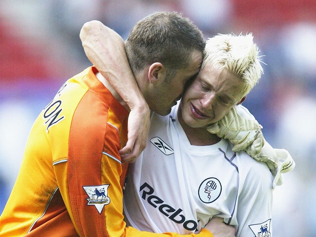 Leeds United players Paul Robinson and Alan Smith console each other after the FA Barclaycard Premiership match between Bolton Wanderers and Leeds United at The Reebok Stadium, on May 2, 2004