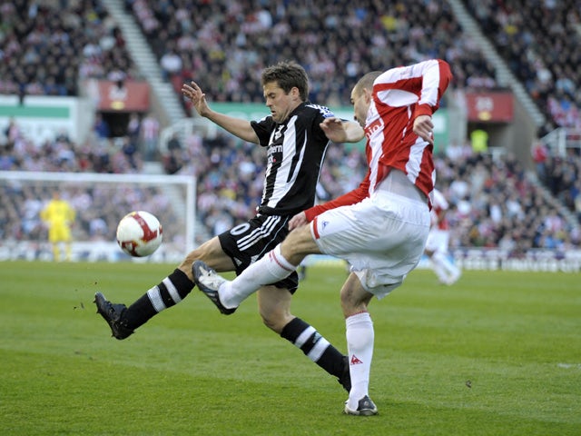 Newcastle''s English striker Michael Owen (L) vies with Stoke's English defender Danny Higgingbotham during the English Premier League football match between Stoke City and Newcastle United at the Britannia Stadium, Stoke-on-Trent, north-west England, on 