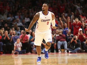 Davis sprains ankle in Clippers win