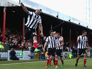 Grimsby ease past Eastleigh book place in playoff final