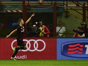 Milan hold on to beat Roma