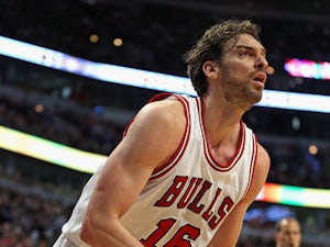 Pau Gasol #16 of the Chicago Bulls looks to pass against the Toronto Raptors at the United Center on March 20, 2015