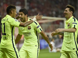 Suarez gives thanks after title win