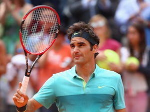 Federer brushes Falla aside