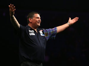 Gary Anderson eases into second round