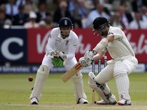 New Zealand close in on England's total