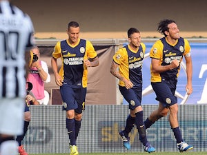 Ten-man Juventus pegged back late on