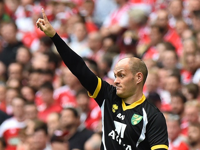 Norwich City's Scottish manager Alex Neil gestures from the touchline during the English Championship play off final football match between Middlesbrough and Norwich City at Wembley Stadium in London on May 25, 2015