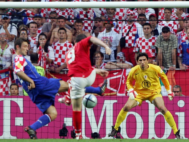 England forward Wayne Rooney (C) shoots and scores past Croatia's goalkeeper Tomislav Butina (R) during their European Nations Championship football match at the Stadium of Light in Lisbon, on 21 June 2004 