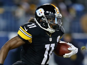Markus Wheaton #11 of the Pittsburgh Steelers runs the ball against the Tennessee Titans in the first half of the game at LP Field on November 17, 2014