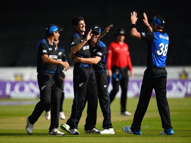 New Zealand players celebrate the England wicket taken by Andrew Mathieson during the fifth ODI at Chester-le-Street on June 20, 2015