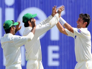 Sri Lanka claim three wickets at lunch