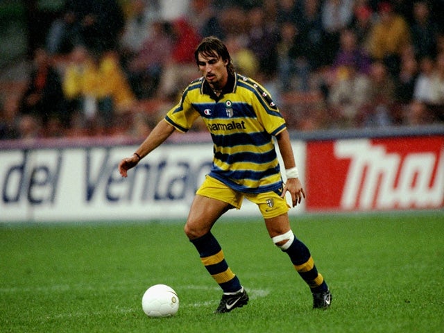 Dino Baggio of Parma on the ball during the Serie A match against Inter Milan at the San Siro in Milan, Italy