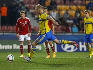 Sweden reach final by beating Denmark
