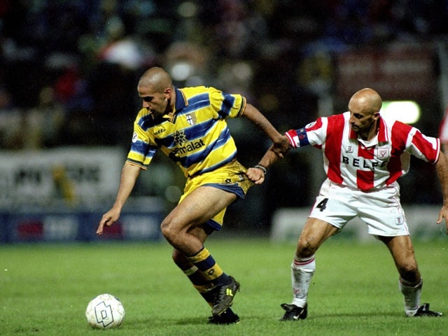 Juan Veron of Parma in action during the Serie A match against Vicenza played at the Stadio Tardini in Parma, Italy