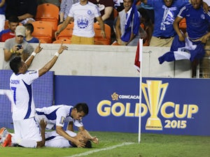 El Salvador score late to earn draw