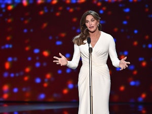 Jenner accepts ESPYs Courage Award