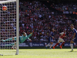 Arsene Wenger critical of Wembley pitch