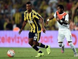Fenerbahce's Portuguese Luis Nani vies for the ball with Shakhtar Donetsk's Brazilian Fred during the UEFA Champions League third round qualifying match between Fenerbahce and Shakhtar Donetsk at the Sukru Saracoglu Stadium on July 28, 2015
