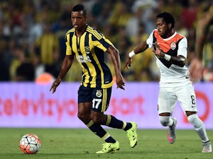 Fenerbahce's Portuguese Luis Nani vies for the ball with Shakhtar Donetsk's Brazilian Fred during the UEFA Champions League third round qualifying match between Fenerbahce and Shakhtar Donetsk at the Sukru Saracoglu Stadium on July 28, 2015