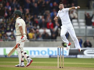 England suffer James Anderson injury