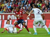 Paris Saint-Germain's Italian midfielder Marco Verratti vies with Lille's french defender Djibril Sidibe during the French L1 football match between Lille and PSG on August 7, 2015