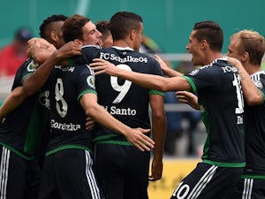 :Schalke´s players celebrate during the German Cup DFB Pokal first round football match between MSV Duisburg and Schalke 04 in Duisburg, western Germany on August 8, 2015.