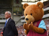 Leicester manager Claudio Ranieri is applauded by Bubbles the West Ham mascot on August 15, 2015