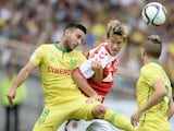 Nantes' French midfielder Adrien Thomasson (L) vies with Reims' French defender Franck Signorino during the French L1 football match between Nantes and Reims on August 22, 2015