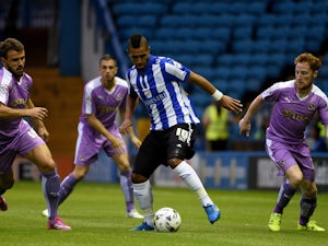 Lewis McGugan of Sheffield is challenged by Orlando Sa and Stephen Quinn of Reading during the Sky Bet Championship match between Sheffield Wednesday and Reading at Hillsborough Stadium on August 19, 2015