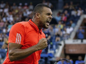 Jo-Wilfried Tsonga eases into third round
