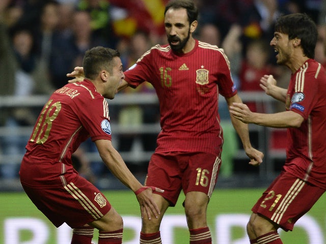 Spain's defender Jordi Alba (L) celebrates with teammates after scoring a goal during the Euro 2016 qualifying football match Spain vs Slovakia at the Carlos Tartiere stadium in Oviedo on September 5, 2015.