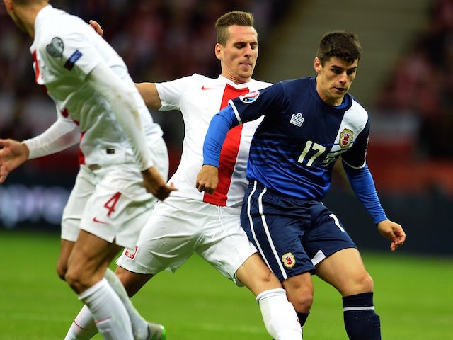Gibraltar's Anthony Bardon (R) and Poland's Arkadiusz Milik vie for the ball during the UEFA Euro 2016 qualifying football match between Poland and Gibraltar, in Warsaw, Poland on September 7, 2015.