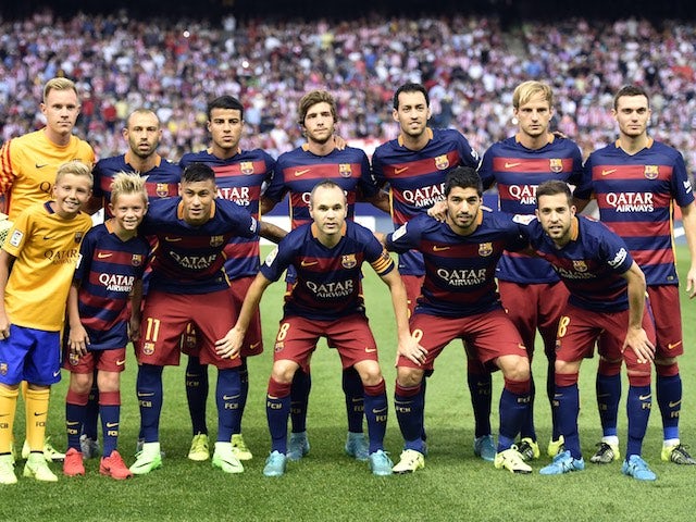 The Barcelona team to face Atletico Madrid pose for a family portrait before kickoff on September 12, 2015