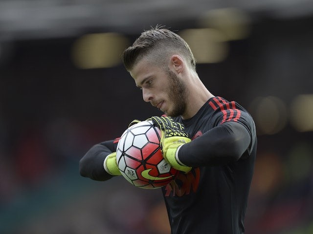 David de Gea warms up prior to Man Utd's game with Liverpool on September 12, 2015