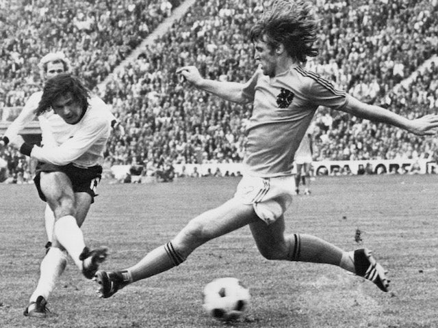 West German forward Gerd Muller (L) scores the second goal for his team despite the being pressured by Dutch defender Rudi Krol, 07 July 1974 in Munich, during the World Soccer Cup final. West Germany defeated the Netherlands 2-1.