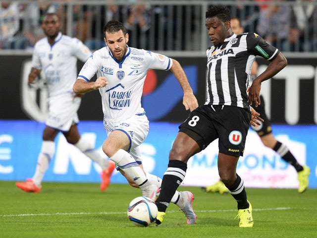 Angers' Ivorian defender Ismael Traore vies with Troyes' French midfielder Yoann Court during the French L1 football match between Angers and Troyes on September 19, 2015