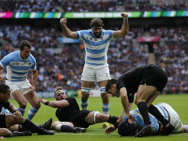 Argentina's lock Guido Petti Pagadizabal (2nd R) scores a try during a Pool C match of the 2015 Rugby World Cup between New Zealand and Argentina at Wembley stadium, north London on September 20, 2015