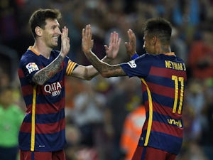 Barcelona score four to see off Levante