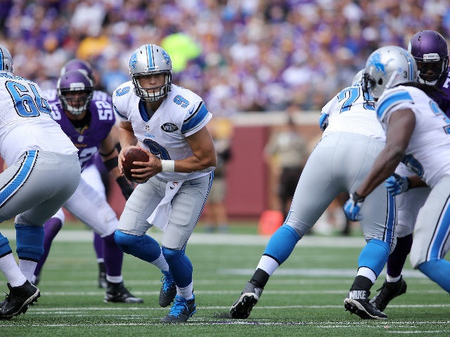 Matthew Stafford #9 of the Detroit Lions looks for the hand off against the Minnesota Vikings at TCF Bank Stadium on September 20, 2015 in Minneapolis, Minnesota.