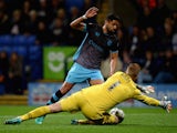 Atdhe Nuhiu of Sheffield Wednesday looks to get past Bolton goalkeeper Ben Amos during the Sky Bet Championship match between Bolton Wanderers and Sheffield Wednesday at Reebok Stadium on September 15, 2015