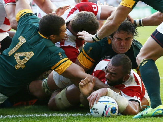 Japan's back row Michael Leitch (C) scores a try during a Pool B match of the 2015 Rugby World Cup between South Africa and Japan at the Brighton community stadium in Brighton, south east England on September 19, 2015
