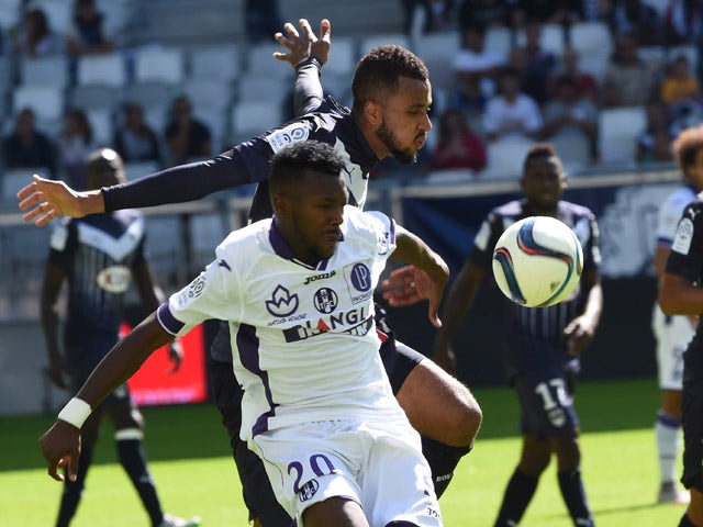 Toulouse's French-Burkinabe defender Steeve Yago (L) vies with Bordeaux's Swedish forward Isaac Kiese Thelin (R) during the French L1 footbal match between Bordeaux and Toulouse on September 20, 2015