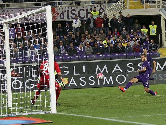 Jakub Blaszczykowski of ACF Fiorentina scores the opening goal during the Serie A match between ACF Fiorentina and Bologna FC at Stadio Artemio Franchi on September 23, 2015